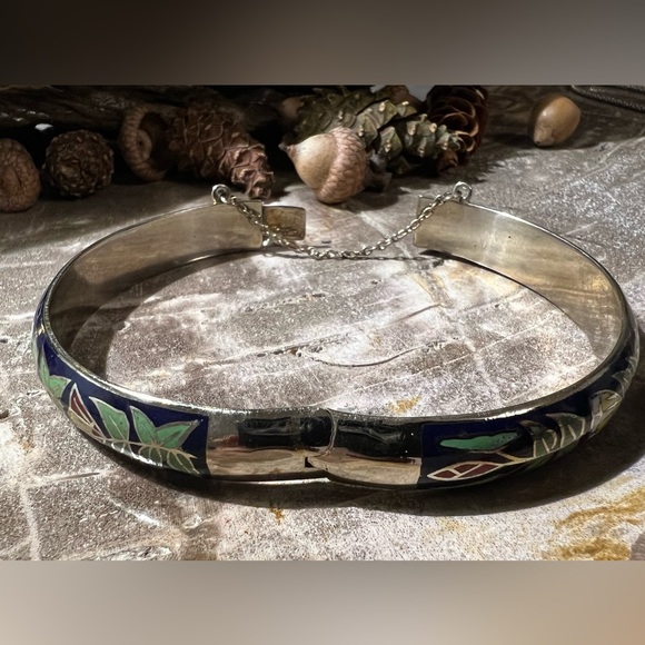 Authentic Vintage Floral Cloisonné Hinged Bangle in White Bronze 2.75” blues Red - Picture 6 of 9